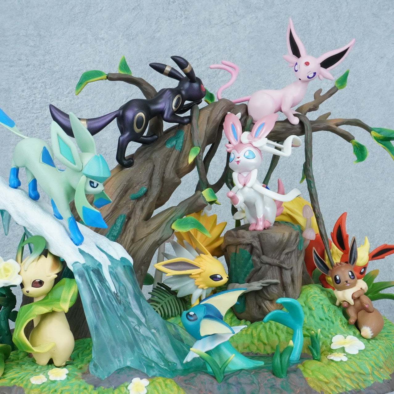 +1 Anime Eevee family limited edition figurines